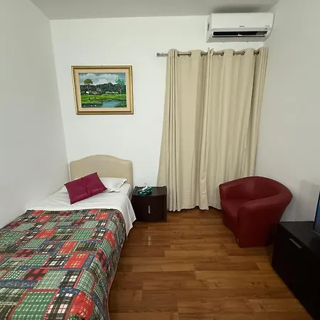 两只鸭子旅舍 * 罗马