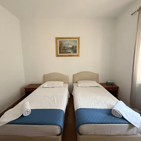 旅馆 两只鸭子旅舍 *