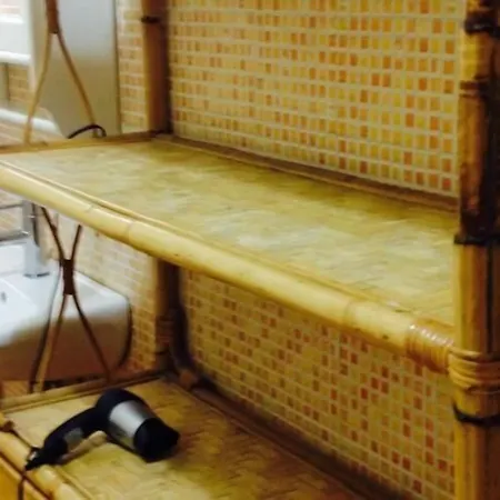 Two Ducks אכסניה *