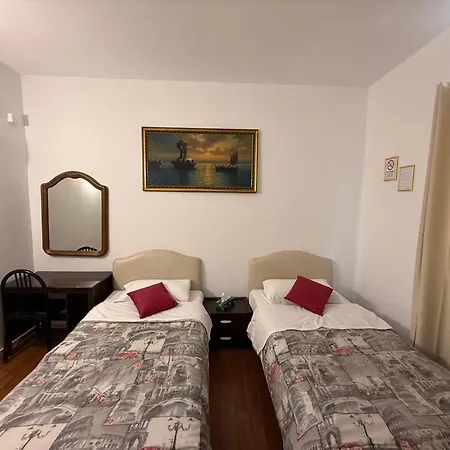 تو دك هوستال بيت شباب روما