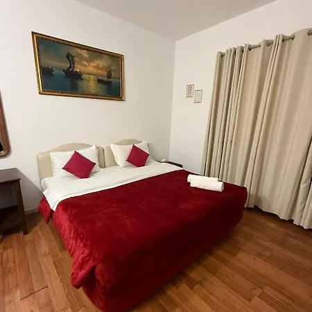 بيت شباب تو دك هوستال روما