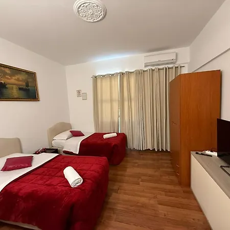 بيت شباب تو دك هوستال روما