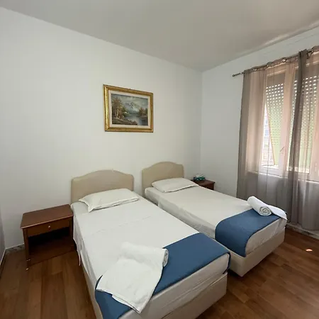 호스텔 투 덕스 로마